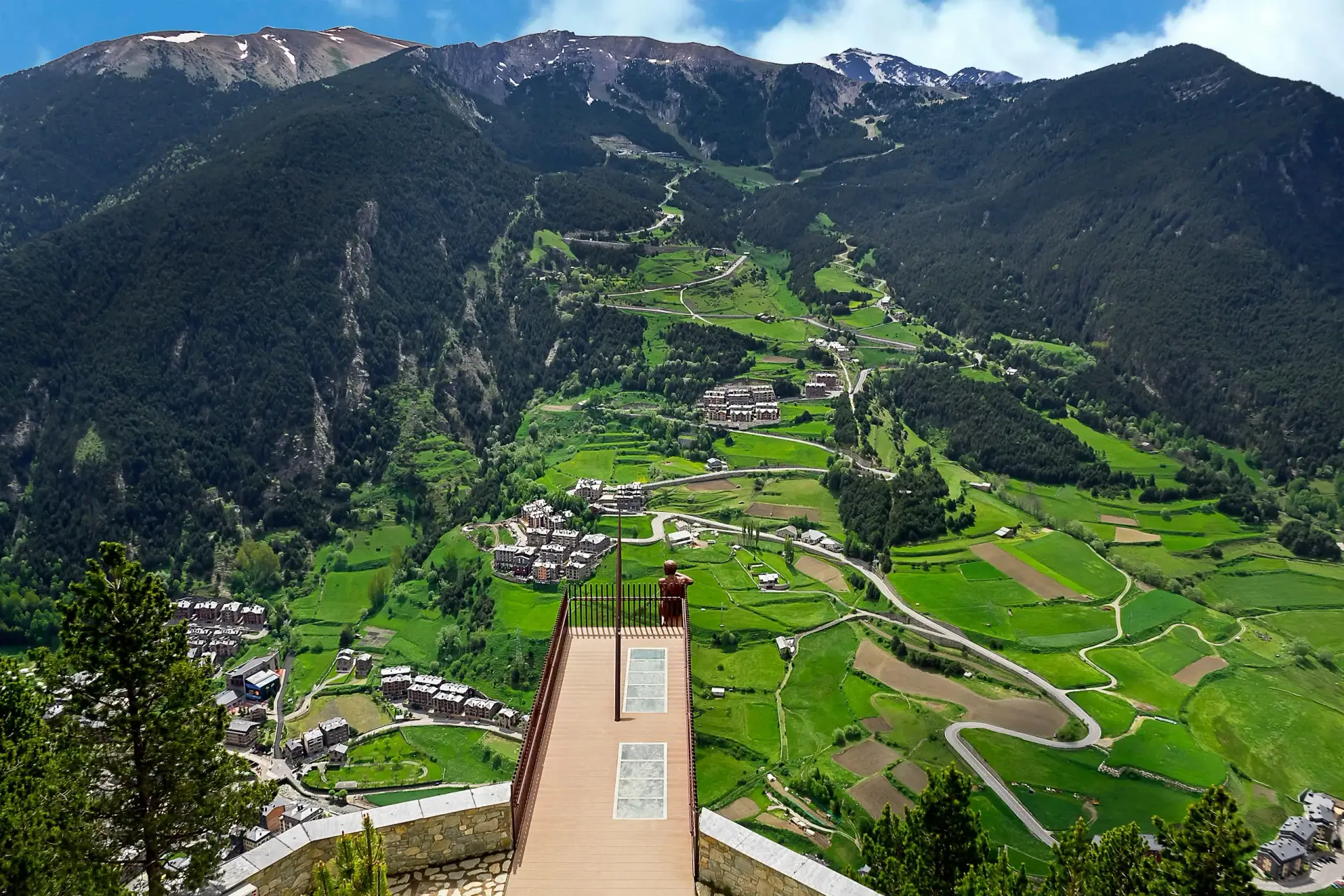 Mirador del Roc del Quer amb vistes a la vall d'Ordino, Andorra